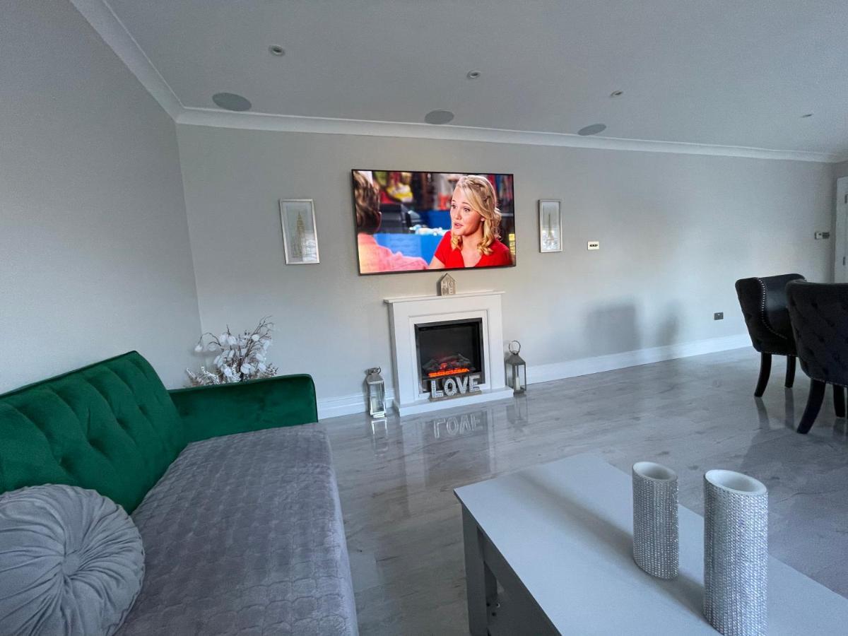 Luxury House Apartment Greenford  Exterior photo
