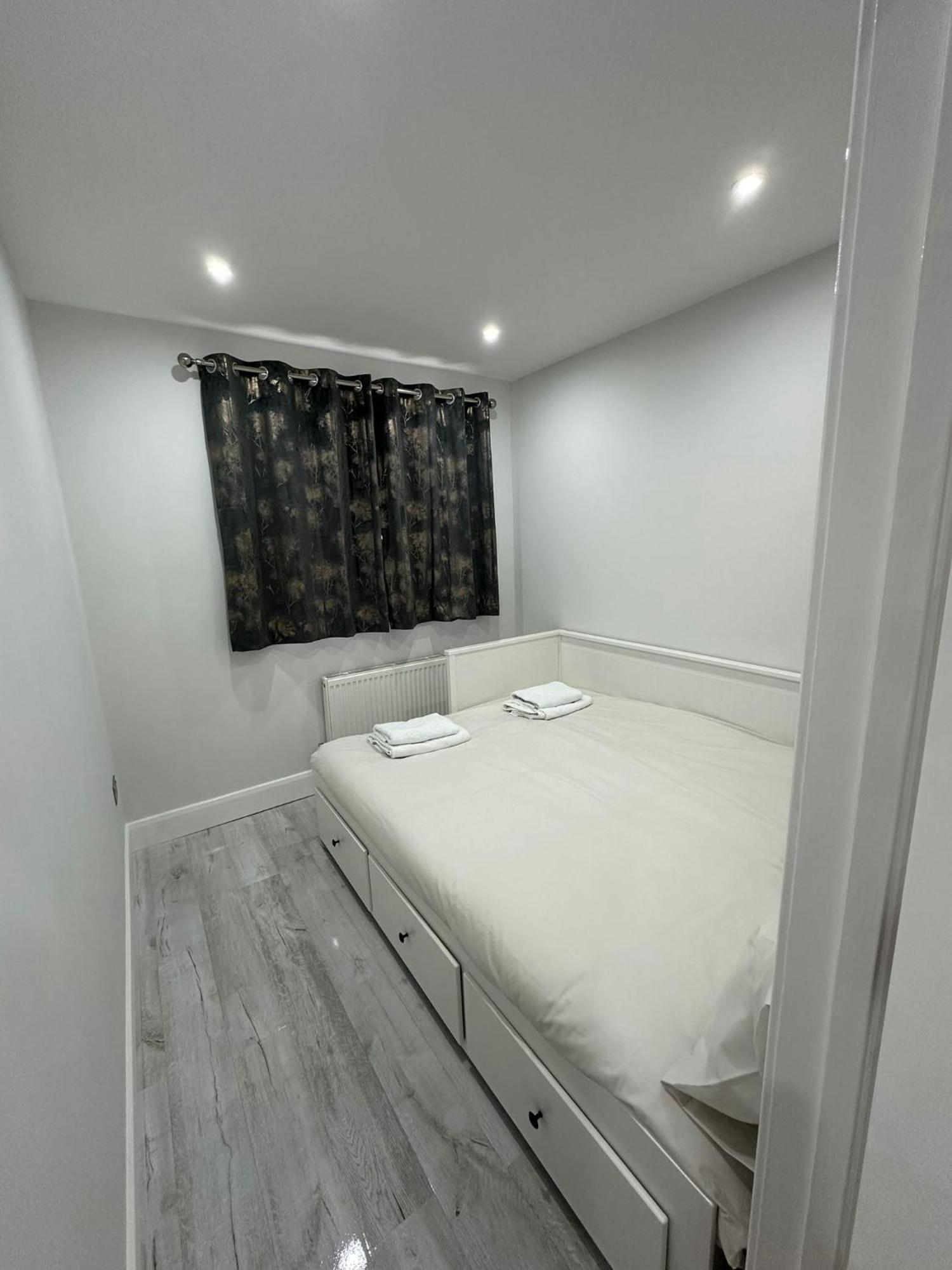 Luxury House Apartment Greenford  Exterior photo